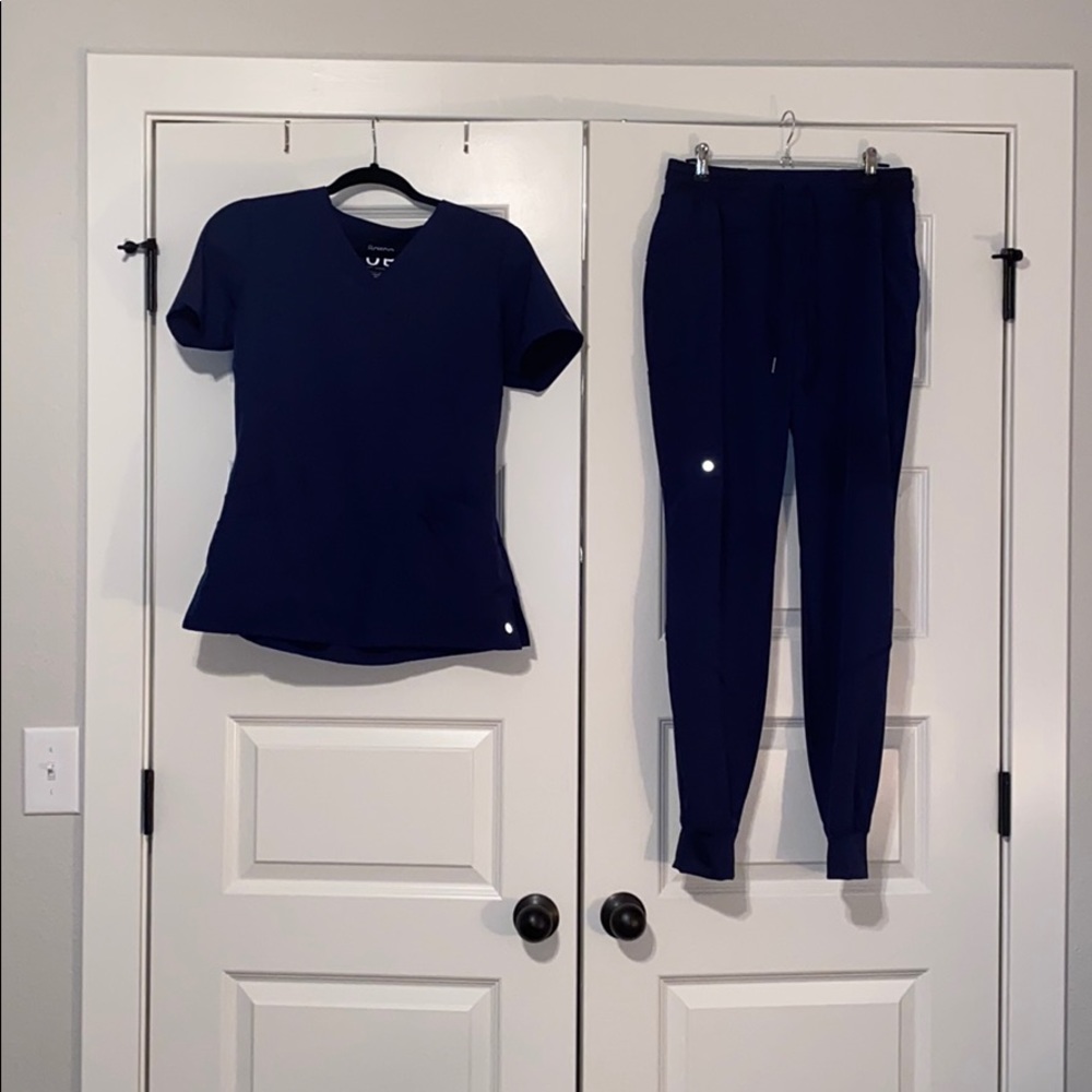 Barco One Indigo Small Scrub Set